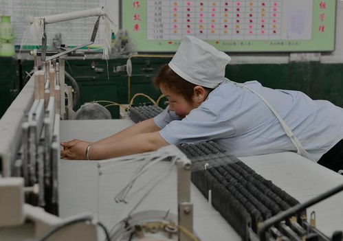 紡織車間“火爐”之謎 女職工汗如雨下，空調為何成奢望？